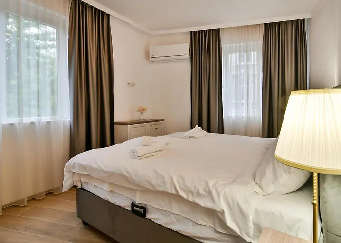 Apartment Center 2br Next To Sea
