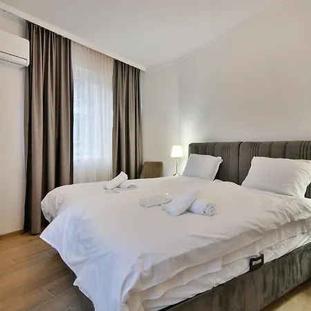 Center 2br Next To Sea Apartment *