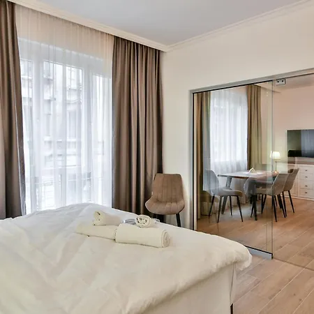Апартаменти Center 2br Next To Sea Варна