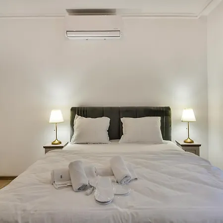 Center 2br Next To Sea