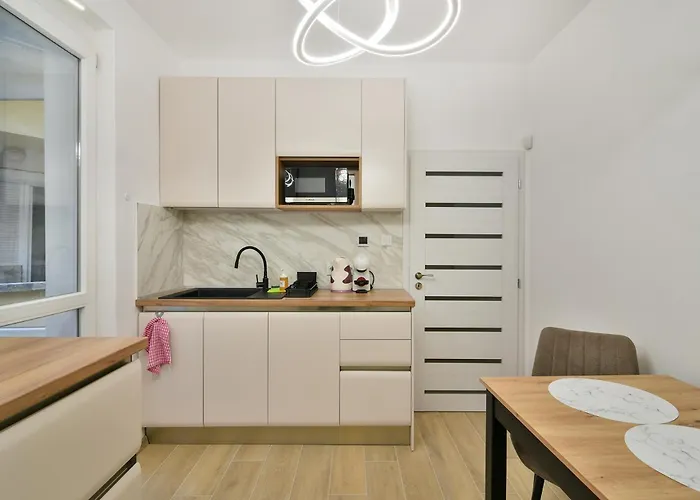 Center 2br Next To Sea * וארנה