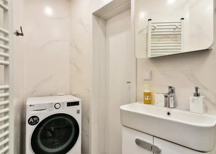 Center 2br Next To Sea דירה